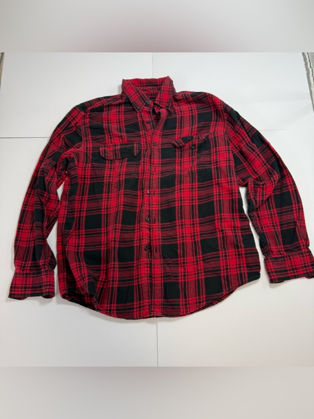Red and Black Plaid Flannel Shirt - Men's M Casual Button-Up
